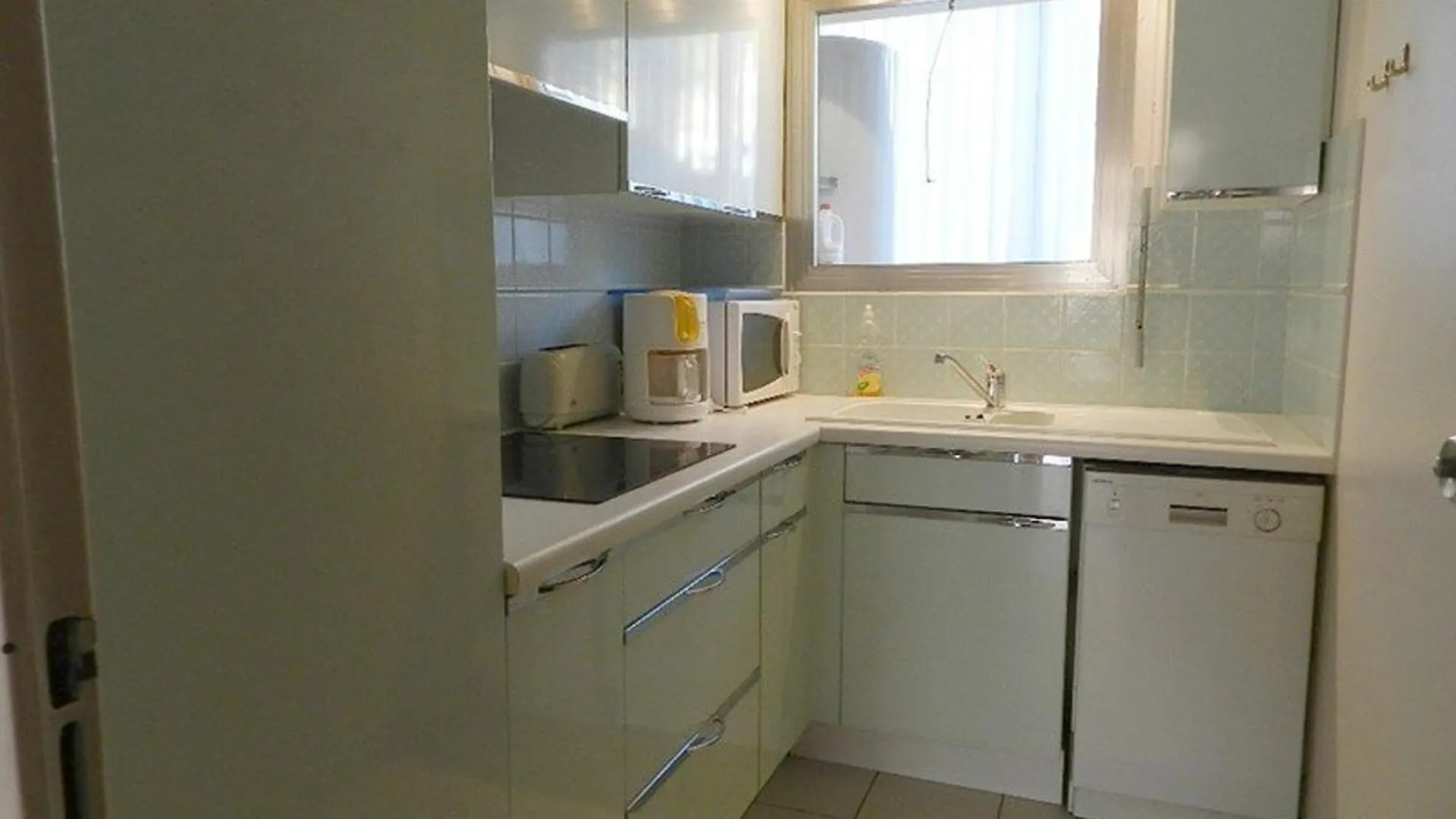 Appartement T2 Avec Terrasse Sud, Garage, Centre-Ville Du Lavandou, Proche Plage - Fr-1-251-789 Le Lavandou